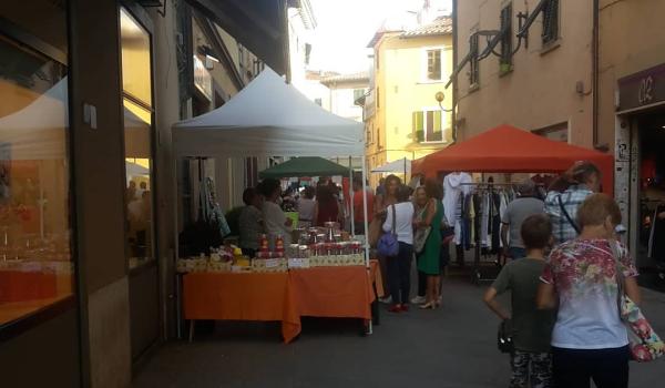 Immagine del centro di Castelfiorentino in occasione dello Sbaracco